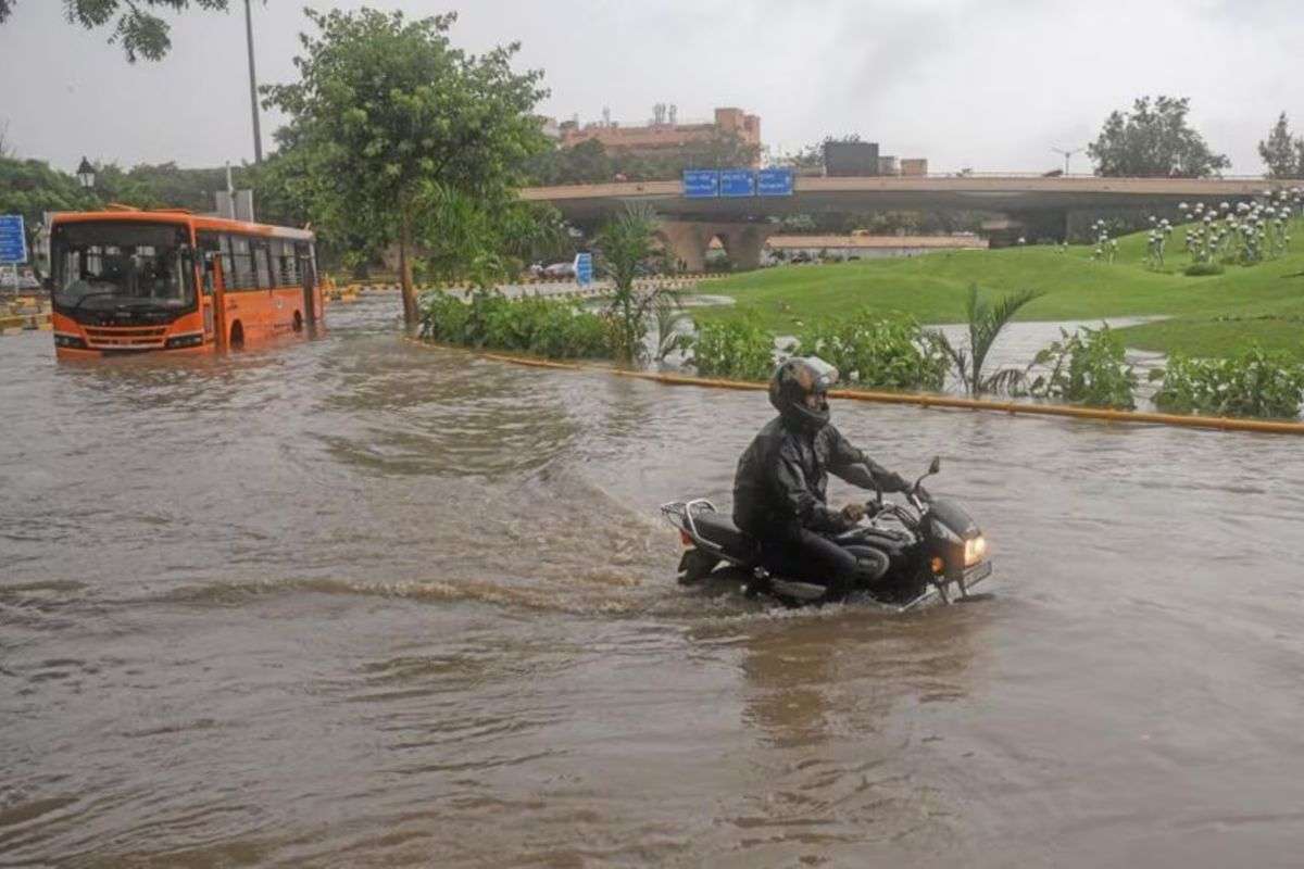 Flooding in defence colony